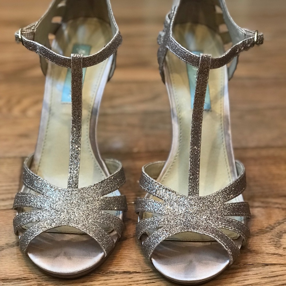 Betsey Johnson T-Strap Peeptoe Gold Heels Size 7